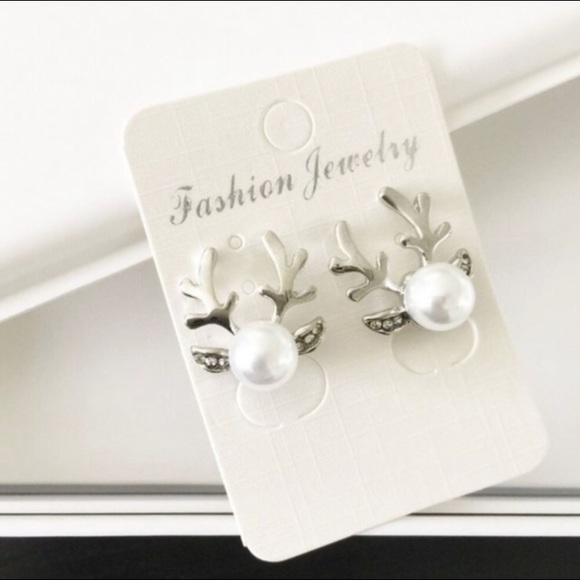 🎄🎁 Pearl Antler Reindeer Earrings - Picture 2 of 2